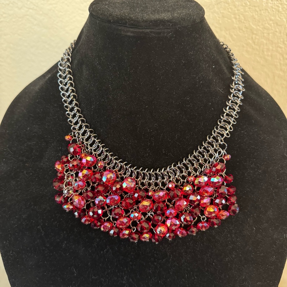 Womens Red Iridescent Bib Style‎ 18” Choker Necklace Costume Jewelry